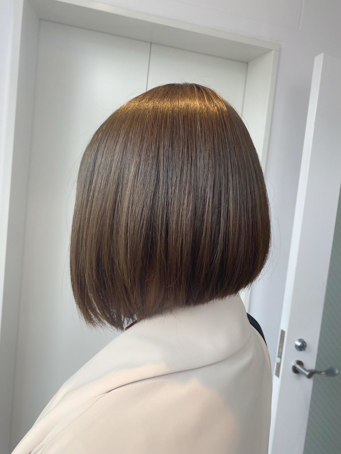 横から見たボブヘアの仕上がり